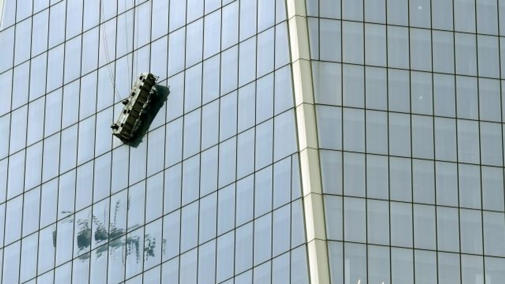 Na mrakodrapu World Trade Center uvízli myči oken - 2