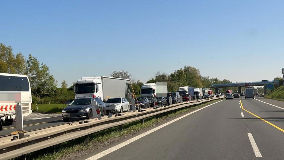 Dopravní nehoda na D10 (1)
