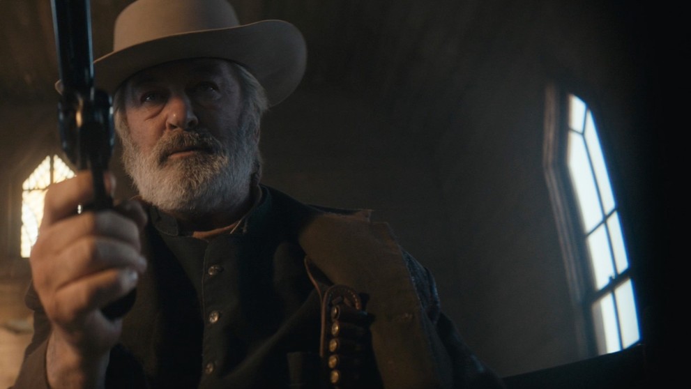 Alec Baldwin během natáčení filmu Rust