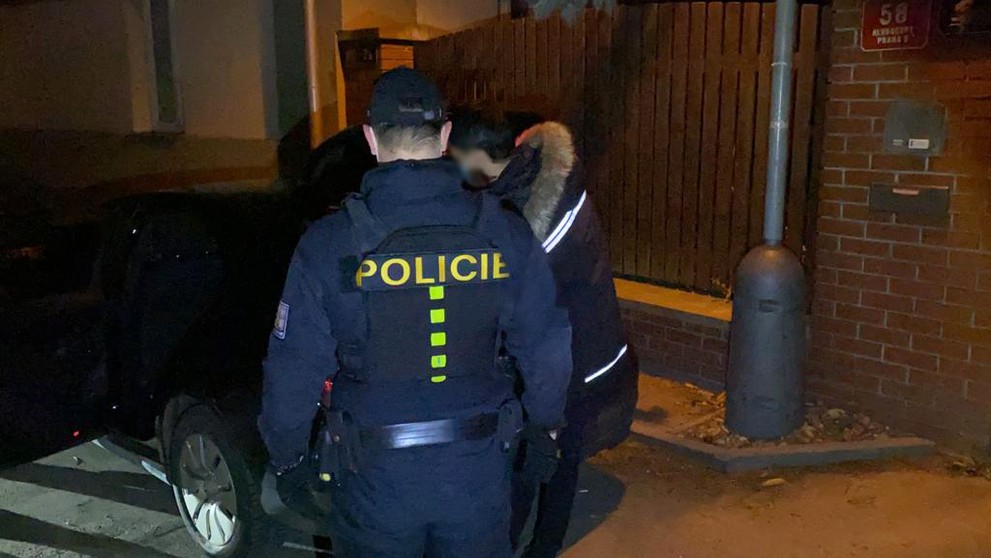 Patnáctiletou dívku policisté vypátrali i s její tříměsíční dcerou - 2