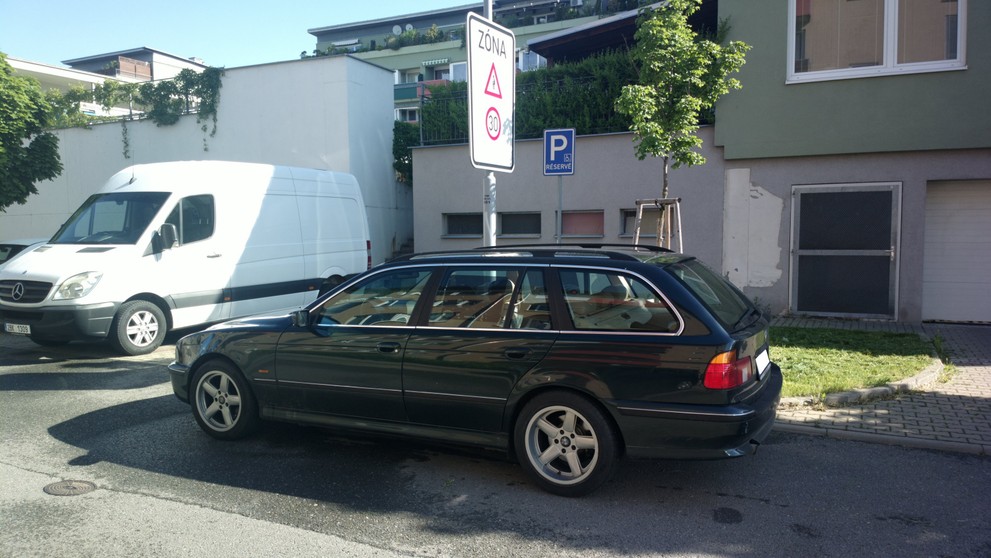 Špatně zaparkované auto - 4