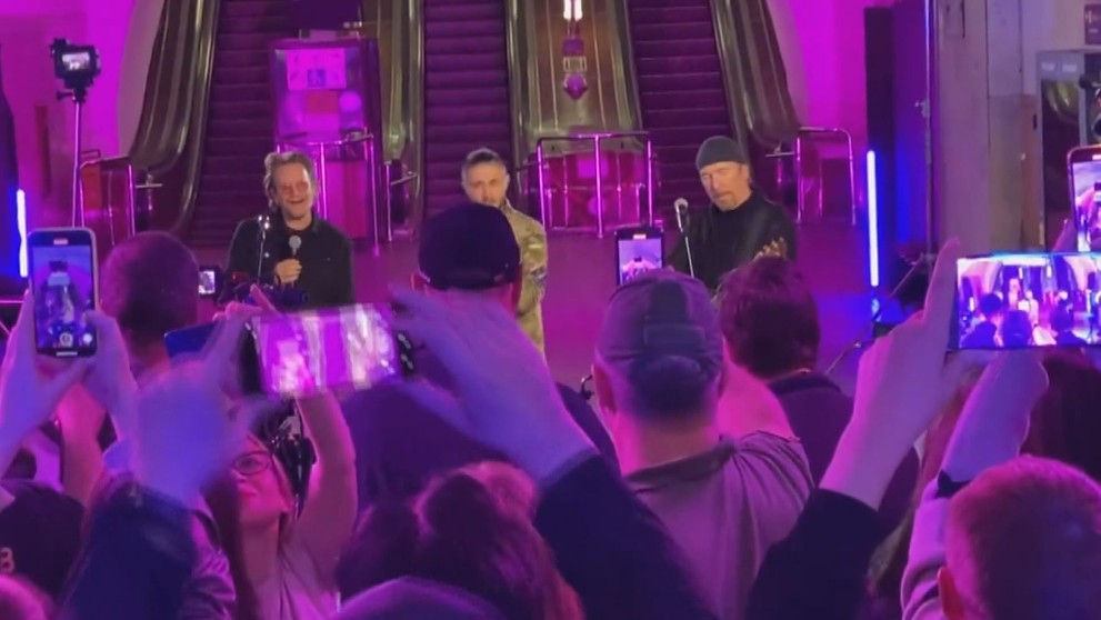 Koncert kapely U2 na Ukrajině v metru