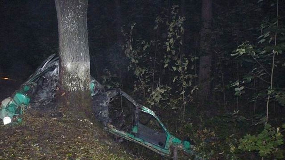 Řidič zemřel po nehodě v hořící Felicii