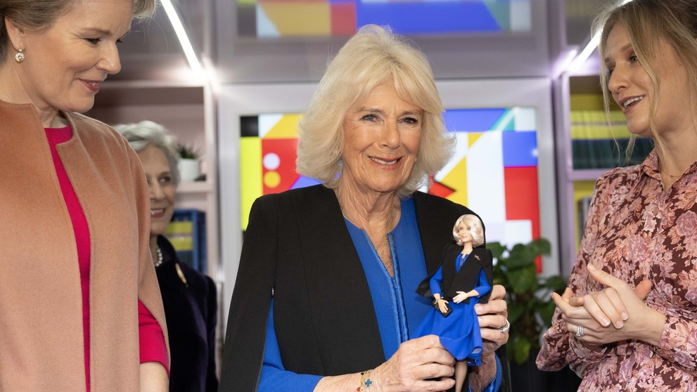 Královna Camilla má svou panenku Barbie