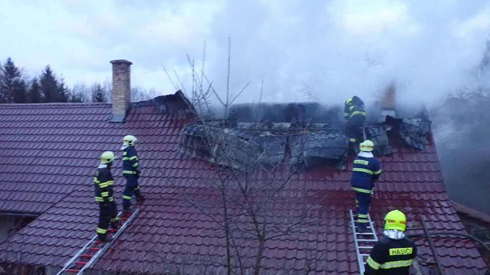 Čtrnáctiletý chlapec zachránil malou dívku z hořícího domu - 3