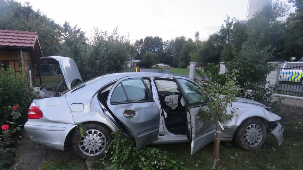 Muž havaroval pod vlivem alkoholu - 3