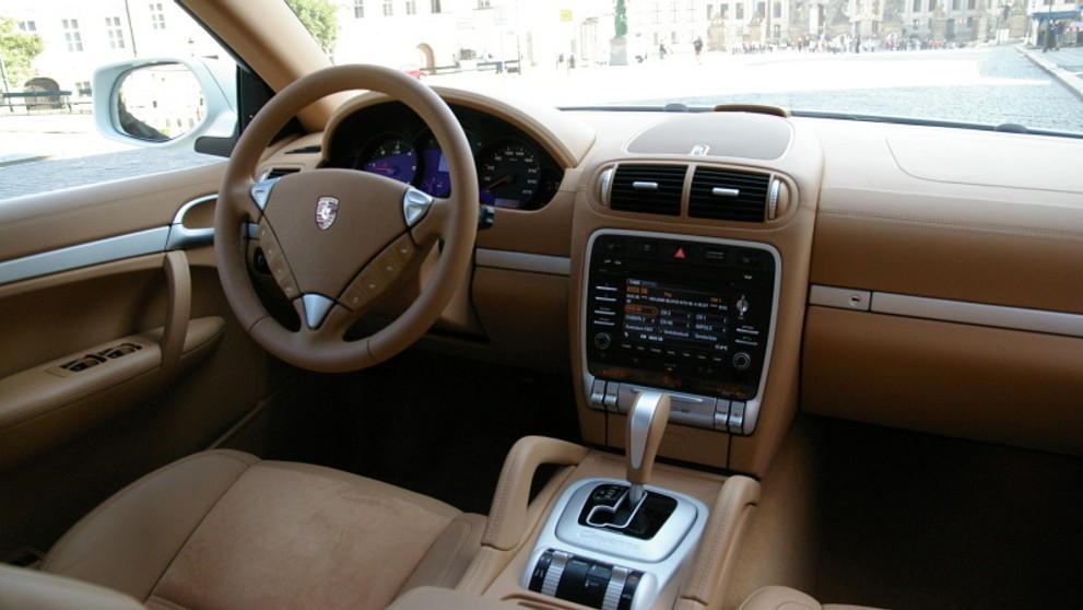 Porsche Cayenne-1