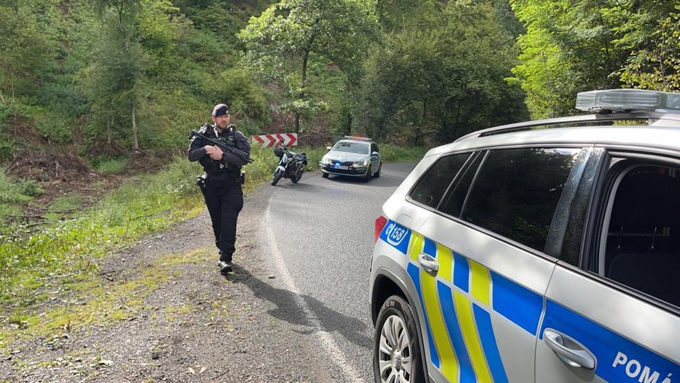 Policisté u Dolních Břežan u Prahy hledají medvěda - 7