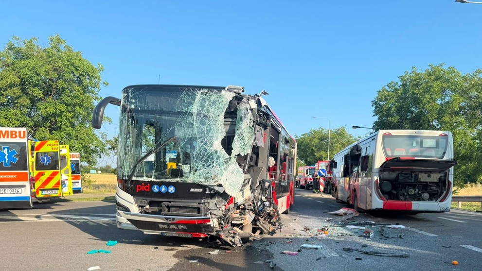Nabouraný autobus