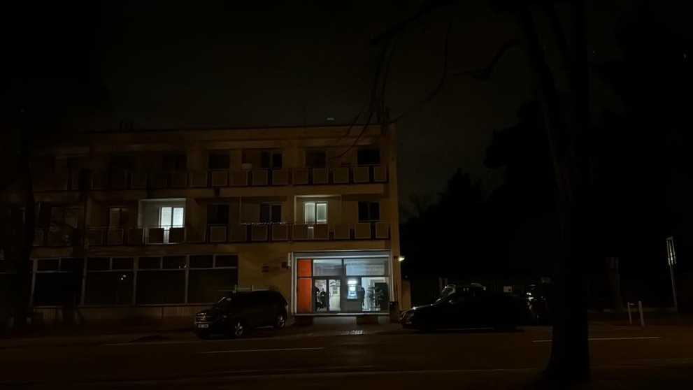 Razie v klánovické ubytovně pravděpodobně souvisí s páteční dvojnásobnou vraždou