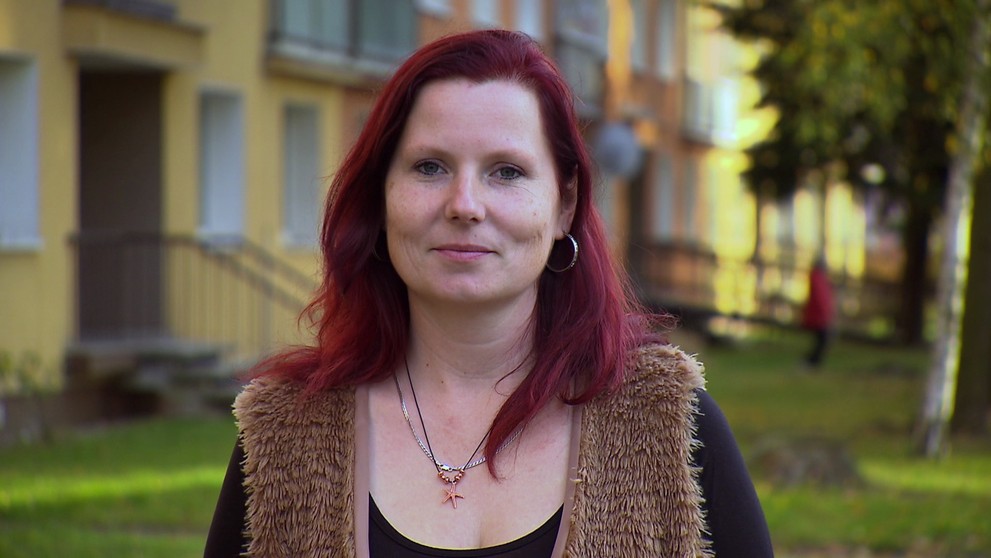 Výměna manželek: Bačkory lepí izolepou k noze! - 2