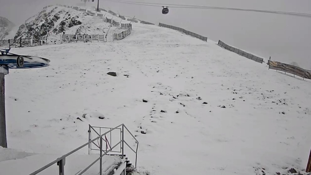 První letošní sníh na Slovensku - webkamera Konský Grúň