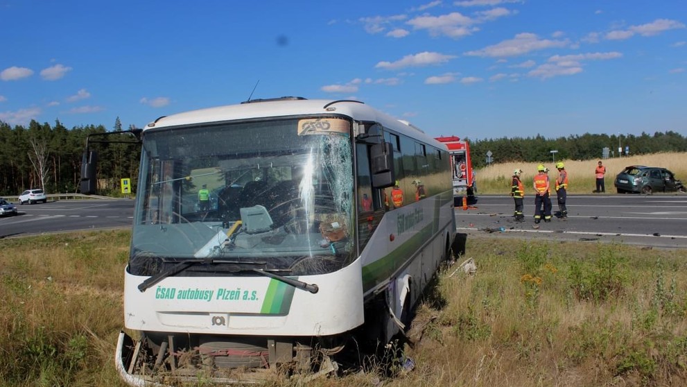 Srážka autobusu s autem na Plzeňsku - 6
