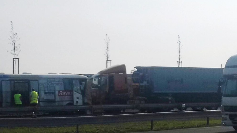 Nehoda autobusu a náklaďáku u Nymburka - 3