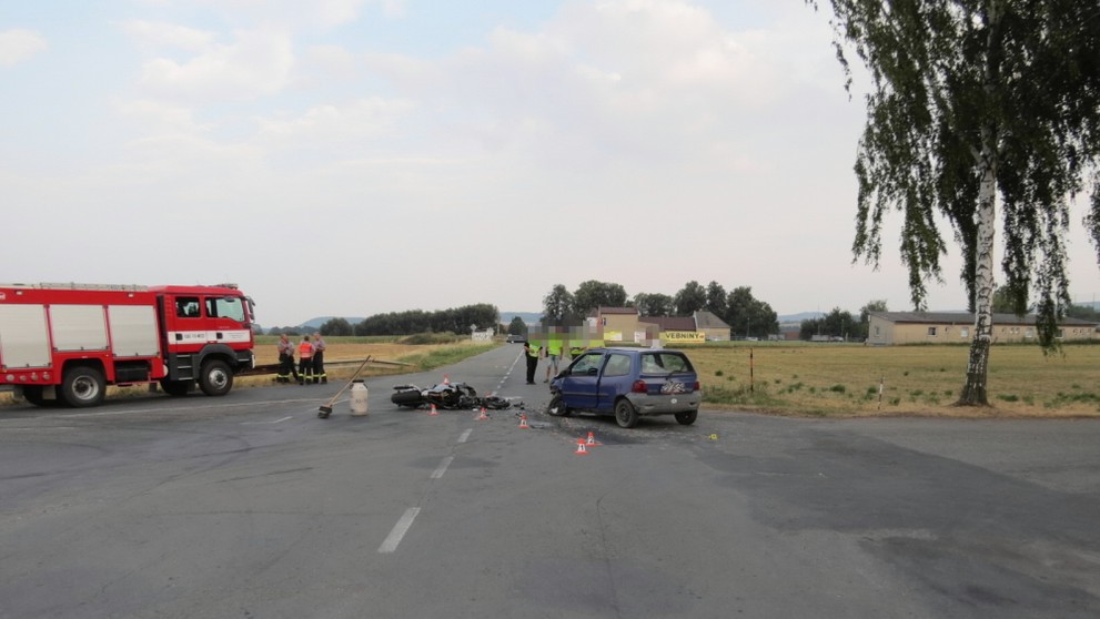 Tragická nehoda motorkáře s osobním automobilem - 1