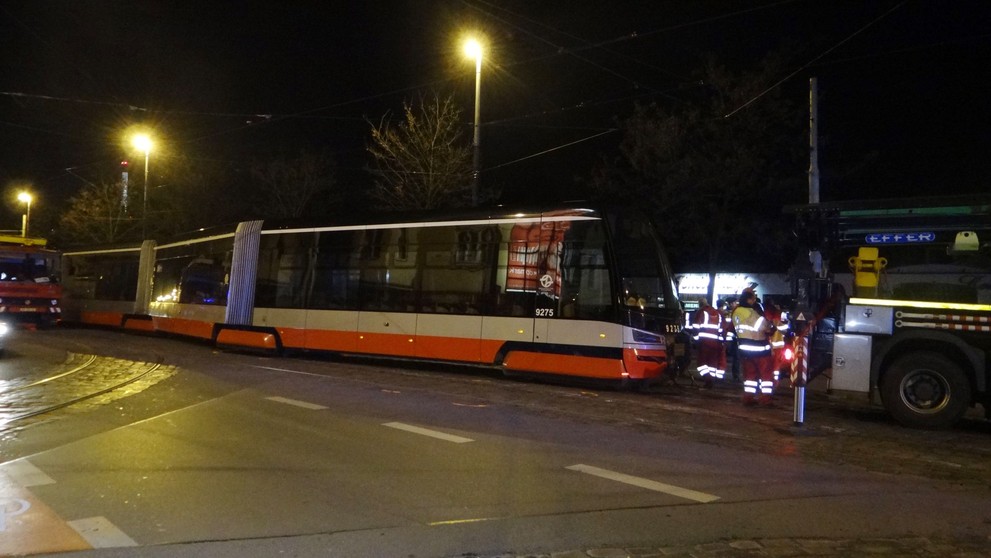 V Praze vykolejila tramvaj