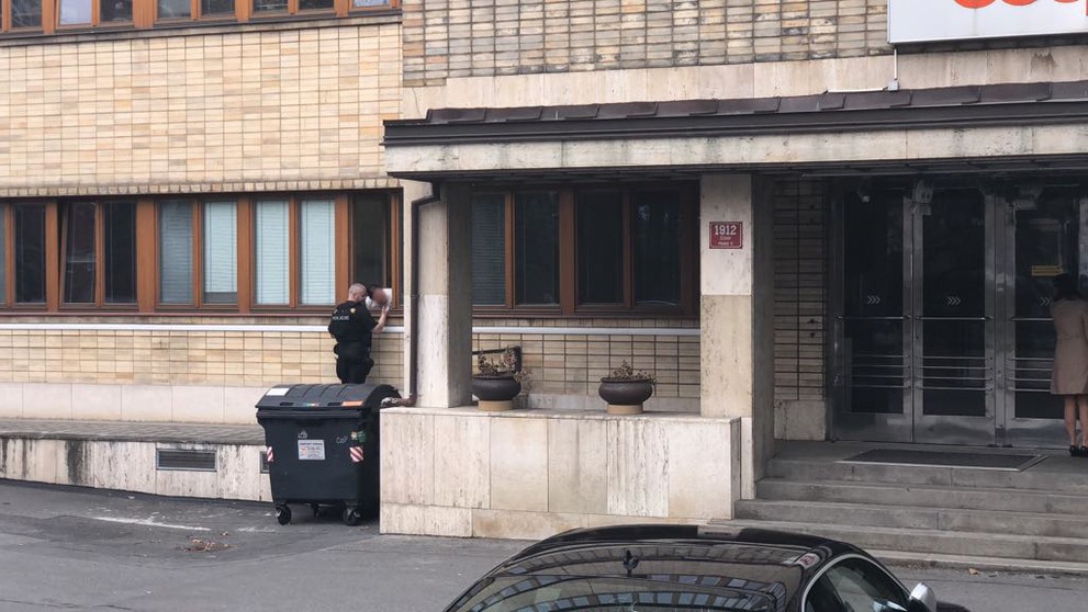 Nahlášení bomby na VŠE v Praze - 3