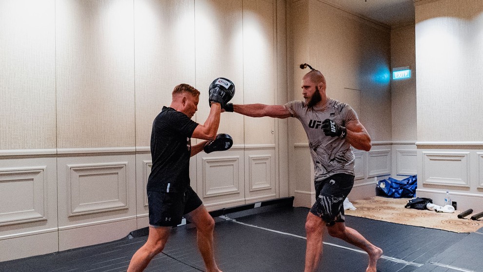 Jiří Procházka před UFC 275 lapuje s Martinem Karaivanovem