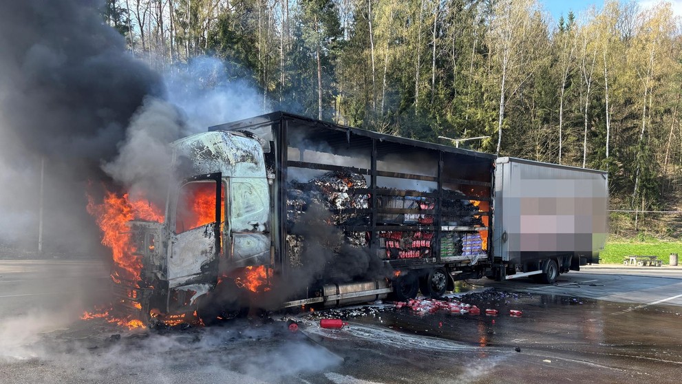 Hořící kamion na čerpací stanici – 44. km D1