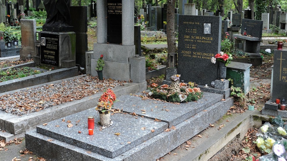 Hrob zpěváka Jiřího Schelingera - 1