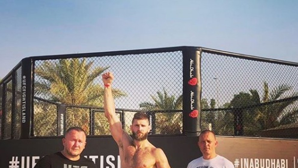 Jiří Procházka a jeho tým v Abú Zabí u oktagonu - 1