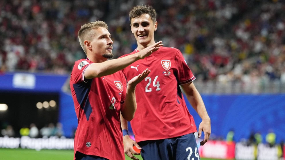 Střelec úvodního gólu Michal Sadílek (vlevo) a Alexandr Sojka