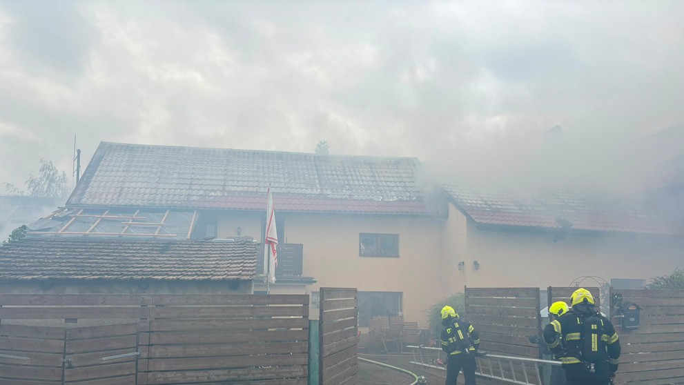 Požár domu na Mělnicku