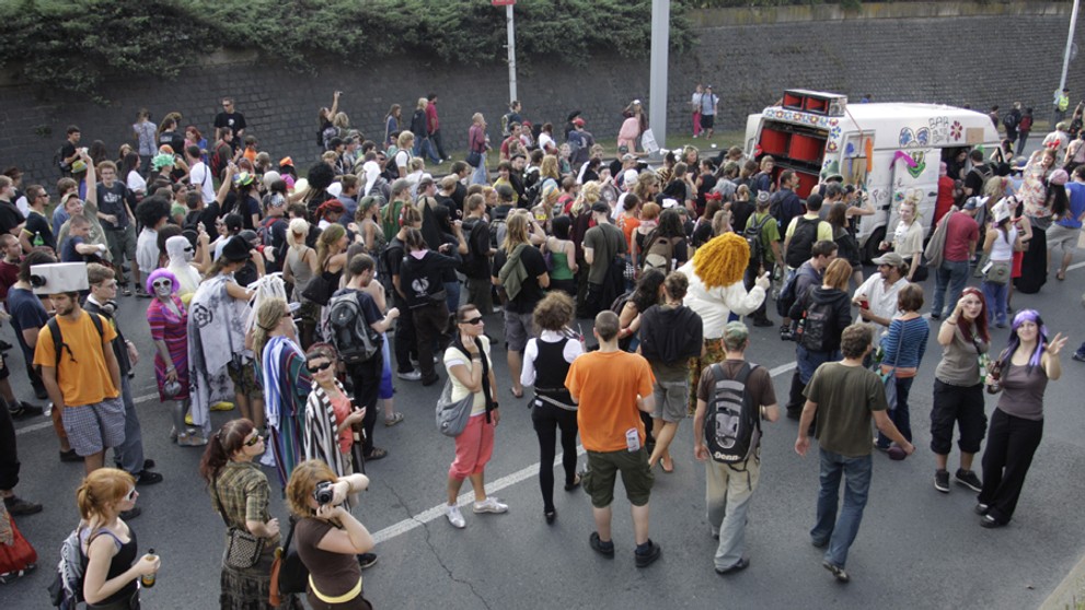 Na 1500 squaterů dovádělo v centru Prahy-3