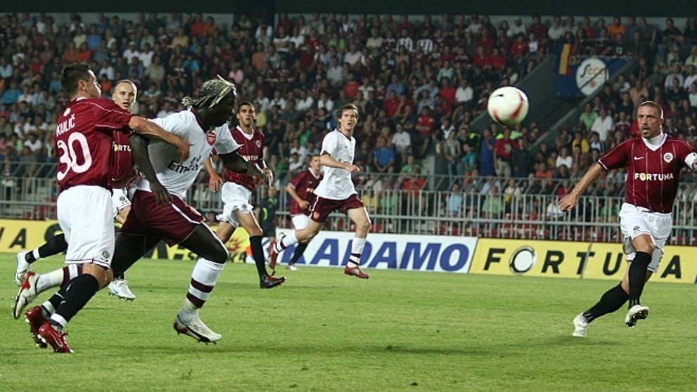 Sparta se proti Arsenalu snažila útočit, musela myslet ale i na zadní vrátka.