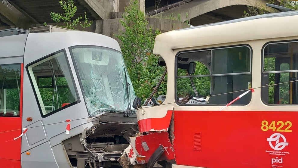 V Praze se srazily tramvaje