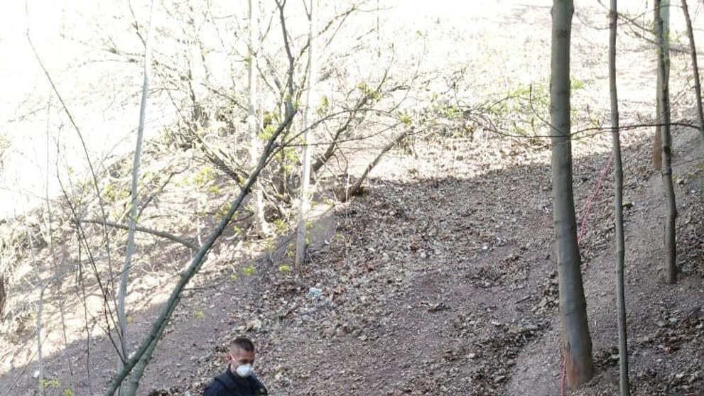 Na muže v oblasti Hlubočep spadl kus skály - 8