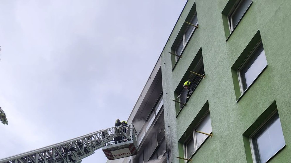 Požár bytu v Praze 11