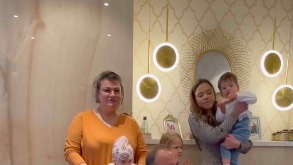 Manželé Öztürkovi s dětmi (2)