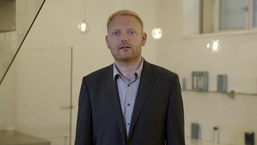 Utajený šéf - Neschopný šéf neuznal svou chybu! - 7