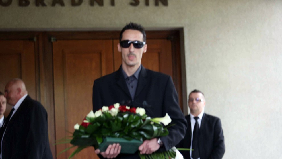 Kriminalisté na pohřbu Ivety Bartošové - 4