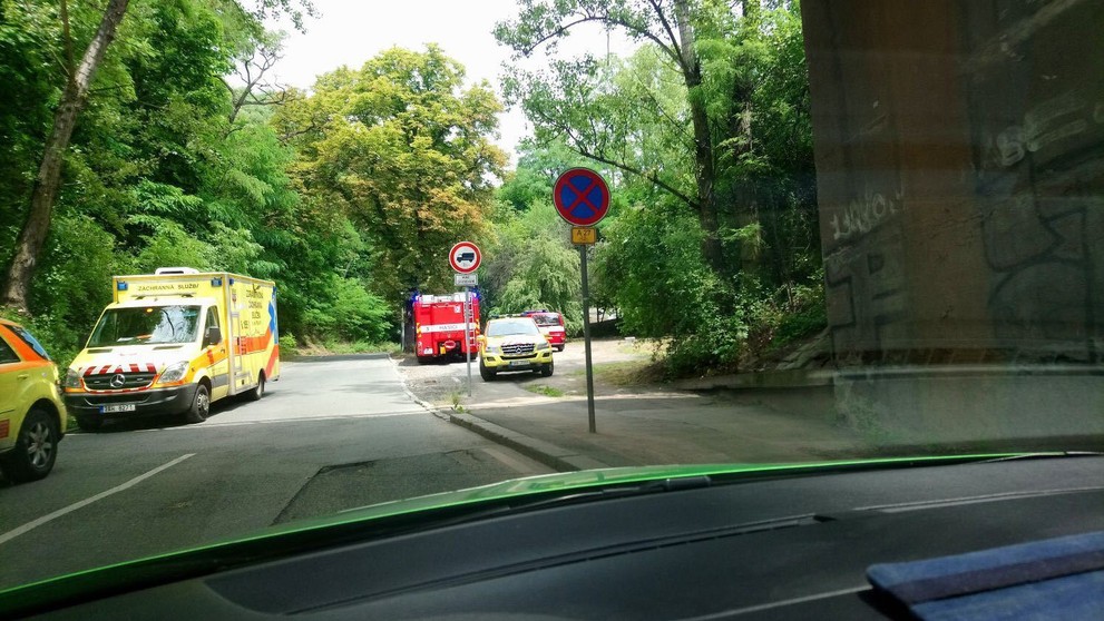 Sražená osoba na kolejích u Bulovky - 1