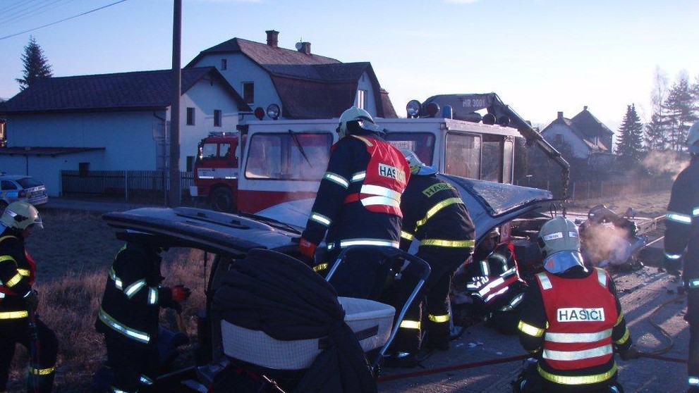 Drezína zdemolovala peugeot - 2