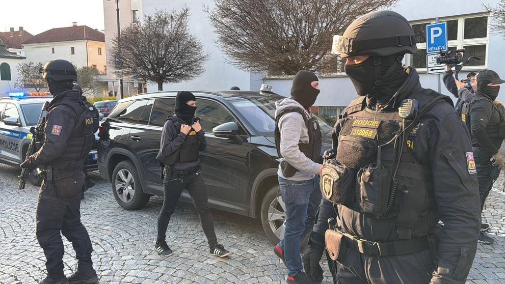 Zadržení pachatelé žhářského útoku v Pardubicích