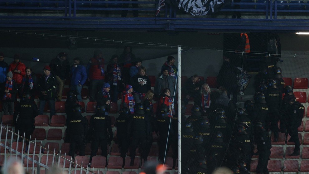 Fanoušci Plzně na stadionu Sparty