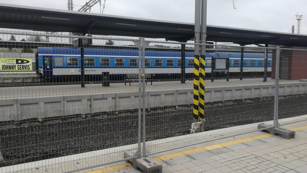 Vlak na Kolínsku projel návěstidlo na červenou - 2