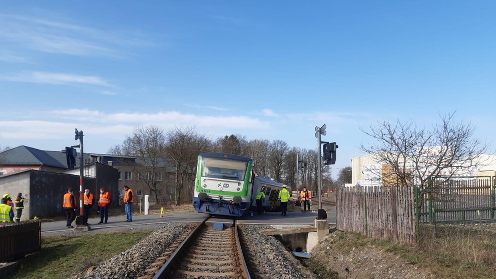 Nehoda vlaku a nákladního vozu na přejezdu - 1