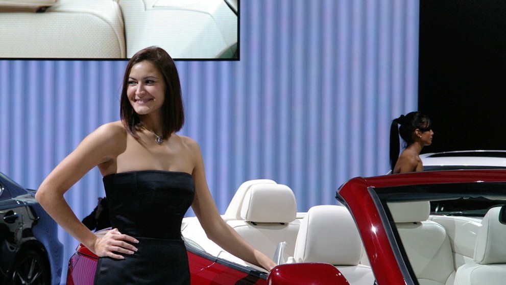 Modelka, paříž, autosalon