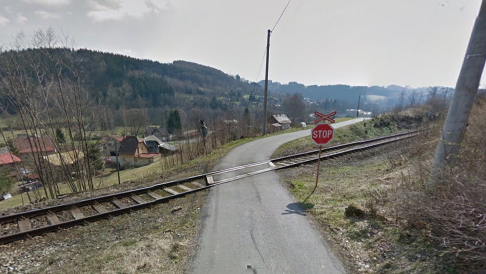 Nebezpečné přejezdy: P 5494, Železný Brod - Tanvald, Liberecký kraj - přejezd bez světel, řešení: se závorami. DŮVOD: Přejezd se ztíženým rozhledem, s ostrým úhlem křížení, nehodovost