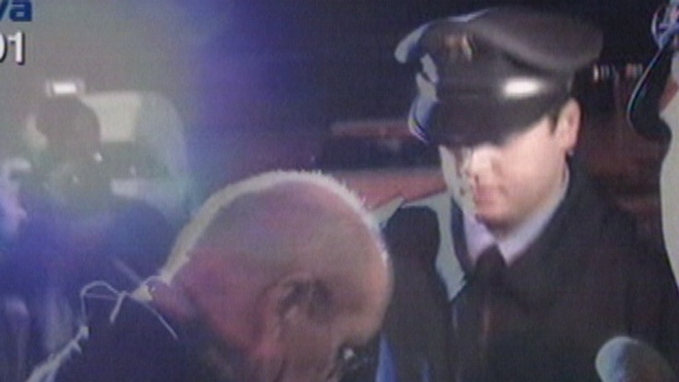 Policie zatýká Rostislava Roztočila.