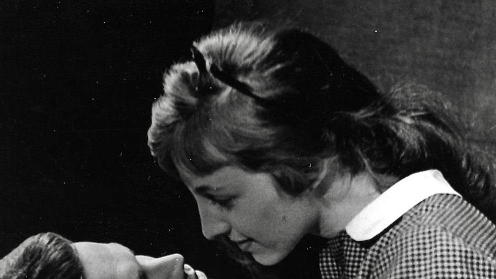 Václav Martinec a Nina Divíšková ve hře Romeo, Julie a tma, 1959