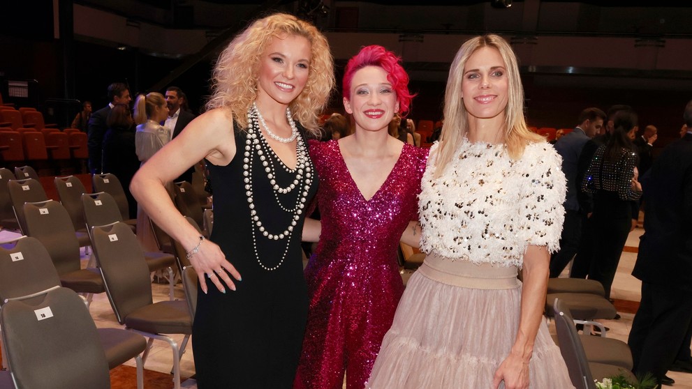 Kateřina Siniaková, Tereza Mašková a Nikola Ogrodníková, 19. 12. 2024