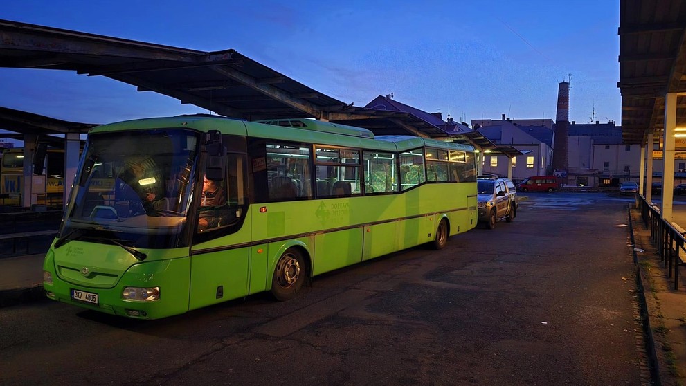 Řidič autobusu přivezl do Plzně cestující a pak nadýchal více než dvě promile (2)