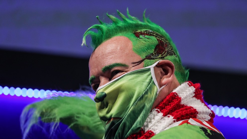 Peter Wright v kostýmu grinche