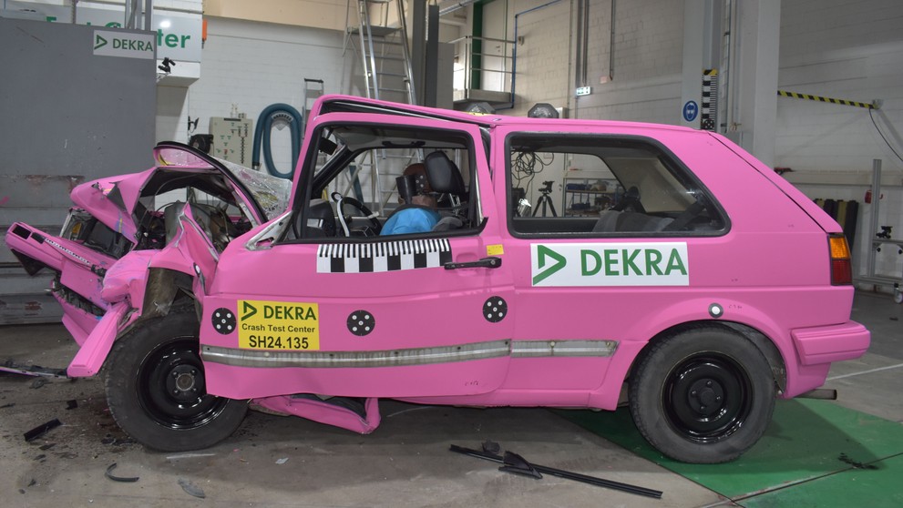 VW Golf II v testech Dekry