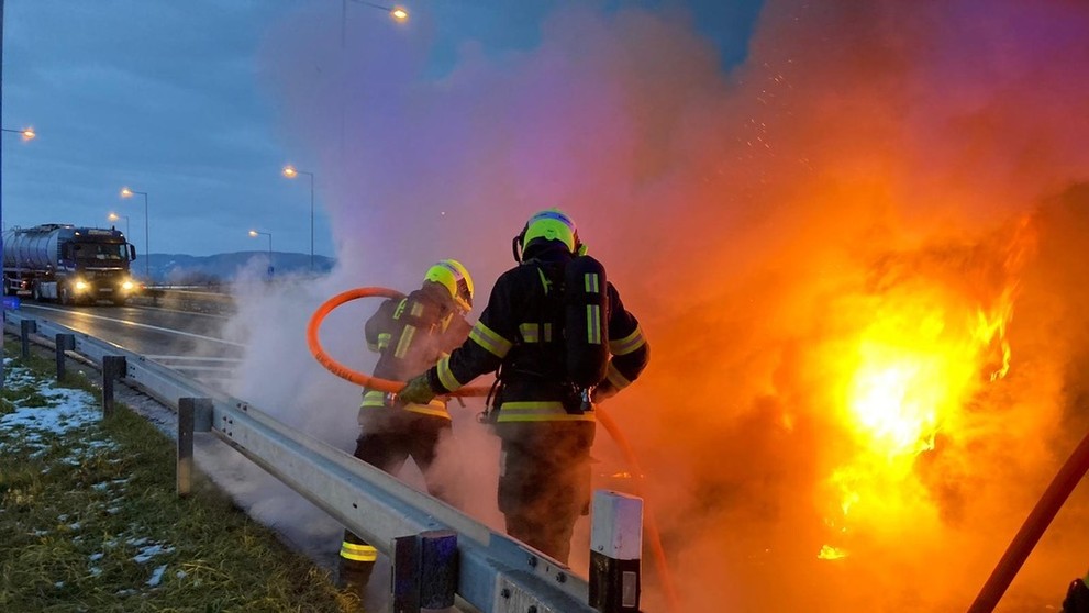 Požár auta na Radotínském mostě - 4